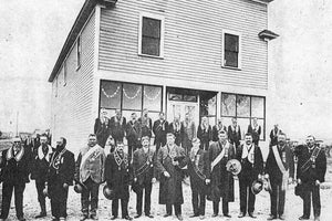 I.O.O.F. members and Hall, 1903
